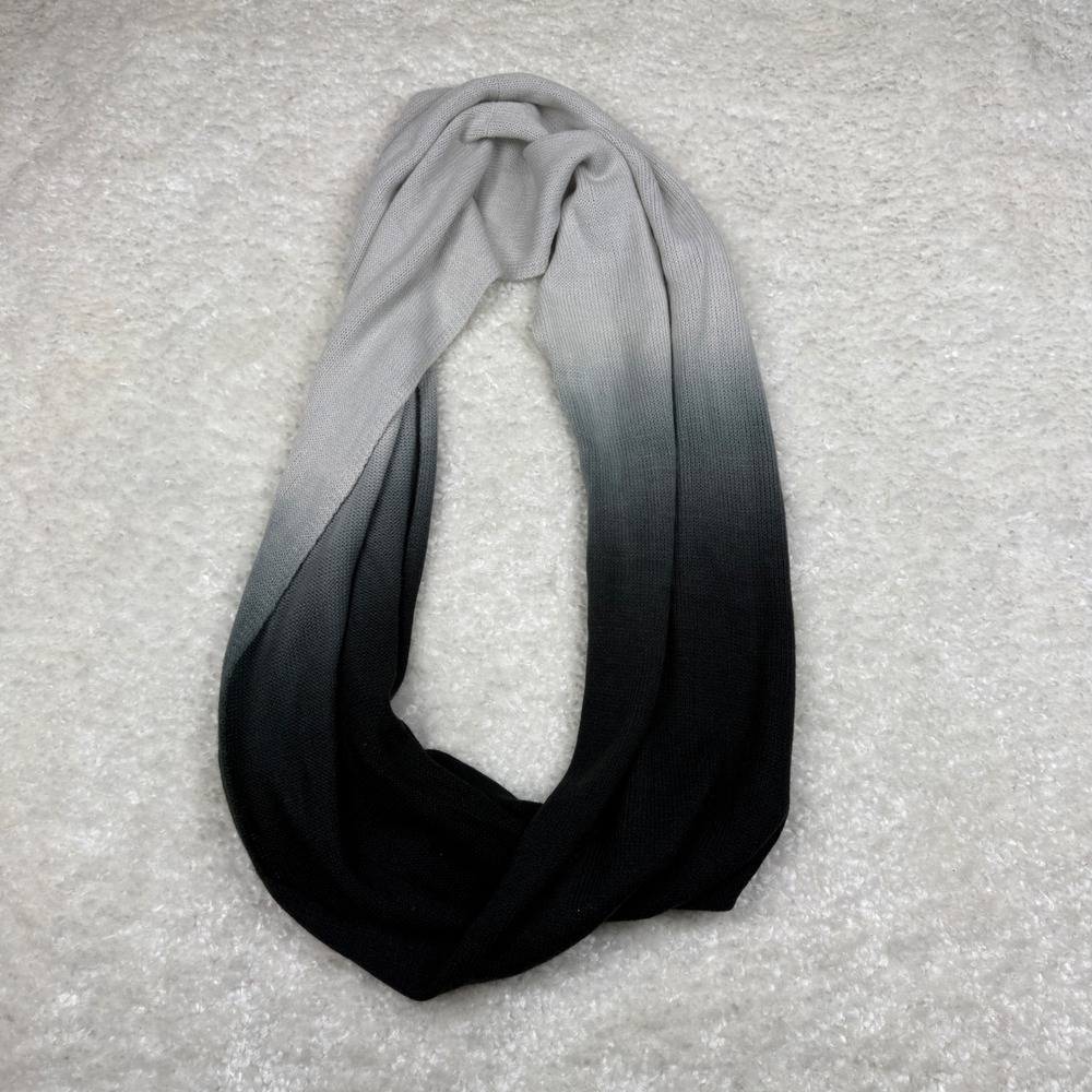 Old Navy Infinity Scarf Women OS Grey Black Ombre Knit Loop Scarf NWT